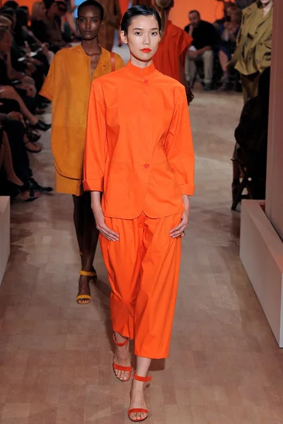 Look 16